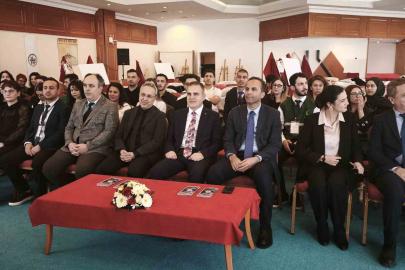 Vali Akbıyık gençlerle çalıştayda buluştu