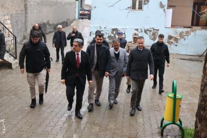 Vali Ekici selin vurduğu Oyalı köyünde: "Vatandaşımız yalnız değil"