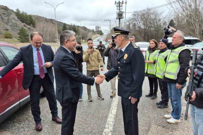 Vali Yılmaz, görev başındaki polis ve jandarma ile bayramlaştı