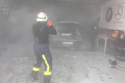 Van oto sanayisinde otomobil yangını