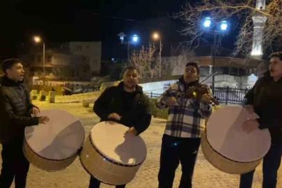 Yaklaşık bir asırdır sahura şarkılarla uyanıyorlar