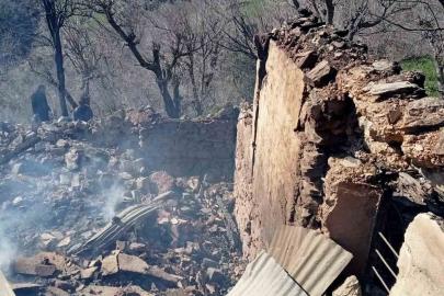 Yanan evden parasını kurtarmak isterken ağır yaralandı