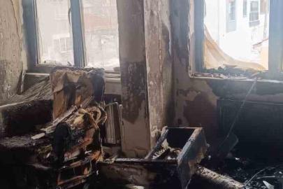 Yangında dumandan etkilenen 3 kişi hastaneye kaldırıldı