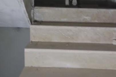 Yıkılacak binadaki yavru köpekleri kurtaran hayvansever yürekleri ısıttı