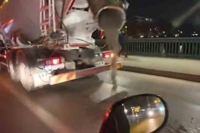 Yola beton dökerek seyreden mikser kameraya yansıdı