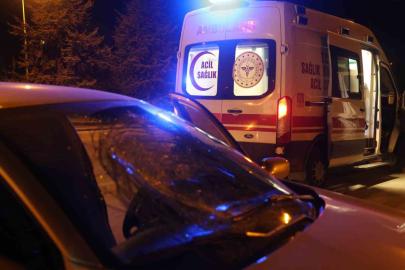 Yolun karşısına geçerken otomobilin çarptığı yaya yaralandı
