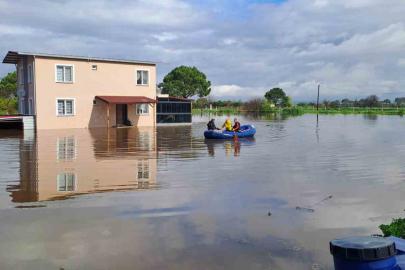 Yükselen sular evde mahsur bıraktı, AFAD ekipleri yetişti