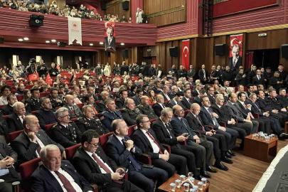 23 Nisan coşkusu salona sığmadı