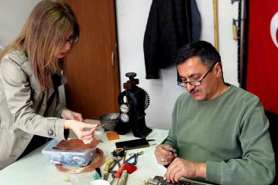 40 yıldır altın, gümüş ve bakıra ateşle şekil veriyor