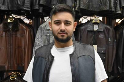 7 yaşında yırtık yapıştırarak başladığı dericilikte şimdi dünyaya satış yapıyor