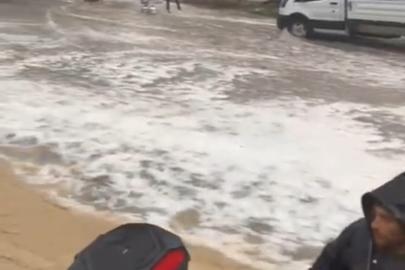 Adana’da dolu, sağanak ve hortum hayatı felç etti