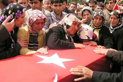 Adana’da şehit annesinin dramı: "Can verdim, evimde oturamıyorum"