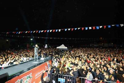 Adana’da yağmur altında Haluk Levent coşkusu