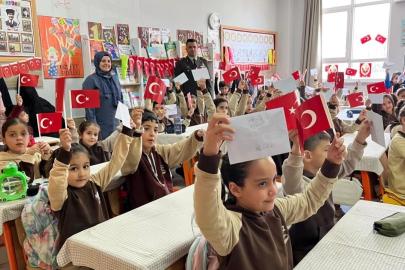Adıyaman’da öğrencilerden Mehmetçiğe anlamlı mektup