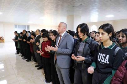 Ağrı’da okullarda eğitim, Kahramanmaraş’ta hayatını kaybedenler için okunan Fatiha ile başladı