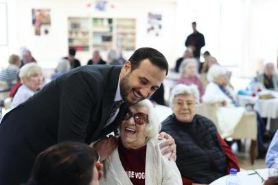 AK Parti İstanbul İl Başkanı Abdullah Özdemir’den huzurevinde duygulandıran buluşma