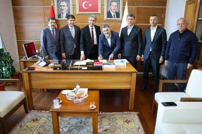 AK Parti’ye katılan Serik Belediye Başkanı Kumbul: "Hemşehrilerimize en iyi hizmeti sunmak amacıyla yeni bir yol yürümeye karar verdim"