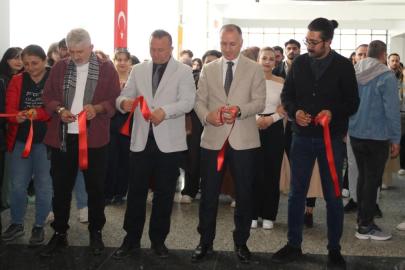 Akademisyenlerin yaptığı eserler sanatseverlerle buluştu