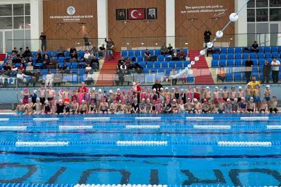 Akçaabat Belediyesi yüzme kursu ilk kursiyerlerini uğurladı