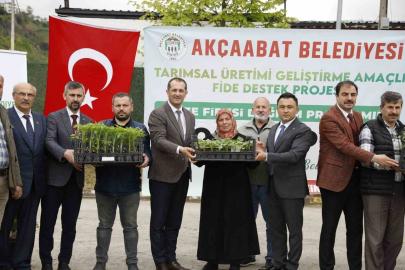Akçaabat’ta üreticilere 25 bin sebze fidesi dağıtıldı