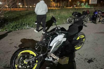 Akrobatik hareketler yapan iki motosiklet çarpıştı: 2 yaralı