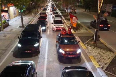 Aksaray sokaklarında Galatasaraylıların coşkulu kutlaması