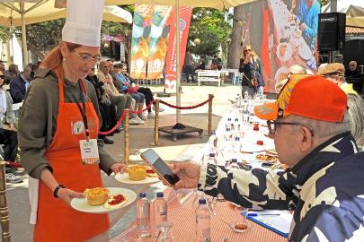 Alaçatı’da Gastronomi Şöleni: En güzel ot yemeği belli oldu