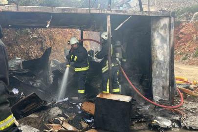 Alanya’da işçilerin kaldığı konteyner alevlere teslim oldu