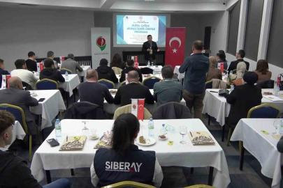 Amasya Valiliği’nden şehirdeki içerik üreticilerine ’bilinçli içerik’ semineri
