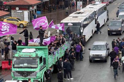 Amatör maçta ilginç görüntüler: Taraftarlar kamyon kasasında maça gitti