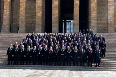 Anayasa Mahkemesi heyeti Anıtkabir’i ziyaret etti