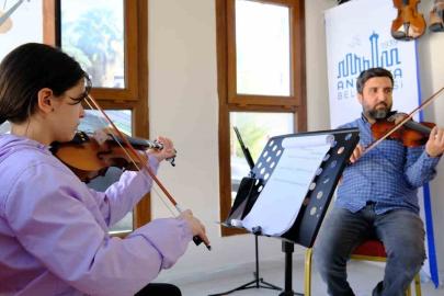 Antakya Belediyesi’nden ücretsiz keman kursu