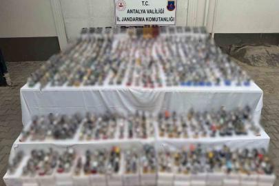 Antalya’da piyasa değeri 15 milyon lira olan kaçak gözlük ve saatler ele geçirildi