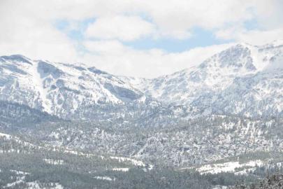 Antalya’nın zirvelerinde Nisan ayında kar sürprizi