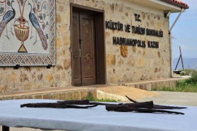 Antik kazıda 1500 yıllık bıçak seti bulundu