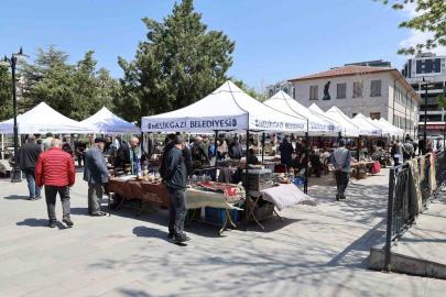 Antika Pazarı koleksiyonerleri bir araya geldi