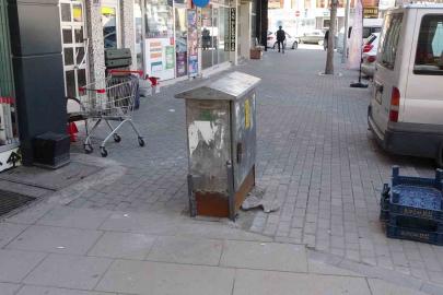 Arkadaşına sinirlendi, hırsını elektrik panosuna saldırarak aldı