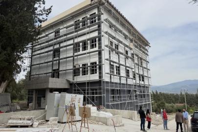 Arsuz’da sosyal hizmet merkezi binasında çalışmalar sürüyor