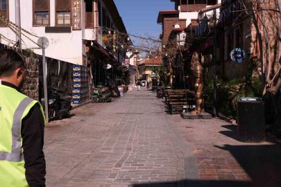 ASAT’tan Kaleiçi’nde kanalizasyon hattı temizliği