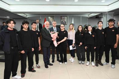 Aslı Derbent Özkan Lisesi öğrencileri Belediye Meclisi’ne konuk oldu