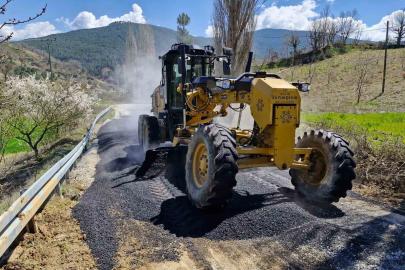 Aydın Büyükşehir ilçelerde yol çalışmalarına devam ediyor