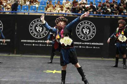 Aydın’da halk oyunları şöleni yaşandı