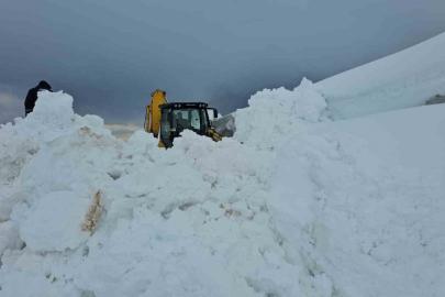 Aydınlar beldesinde karla mücadele devam ediyor