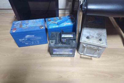 Aynı gün 6 araçtan akü çalan şüpheliler yakalandı