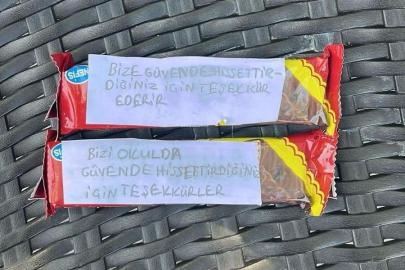 Ayvalık’ta minik öğrencilerden polis amcalarına içten teşekkür