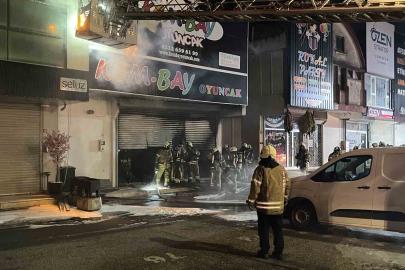 Bağcılar İSTOÇ’da iki katlı iş yerinde yangın
