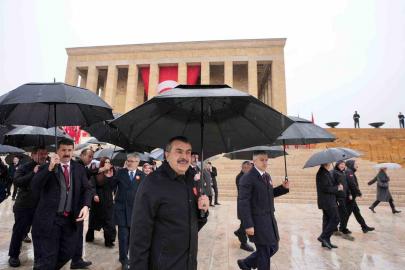 Bakan Tekin, öğrencilerle Anıtkabir’i ziyaret etti