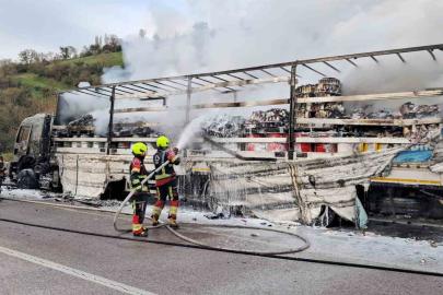 Balıkesir’de yanan tır kullanılmaz hale geldi