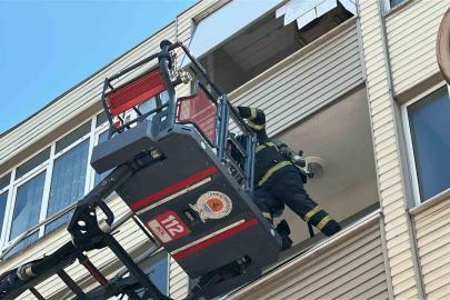 Balkonda yanan kitaplar paniğe neden oldu