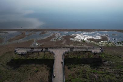 Barajlar dolup taşıyor bu göl 300 metre çekildi. Su nereye gitti?